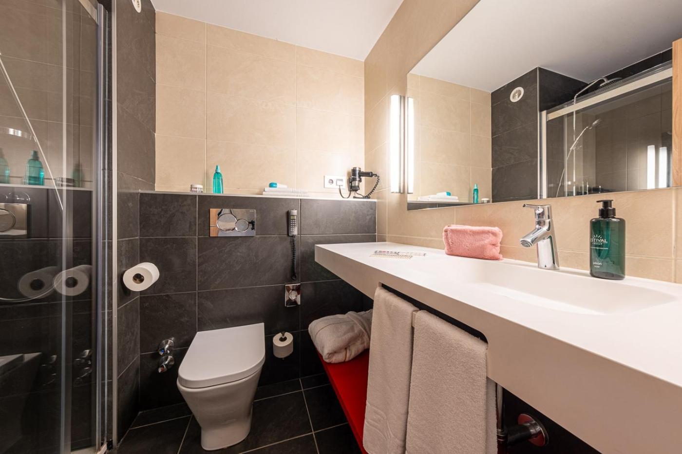 Standard Quadruple Room,1534744441:JPEG